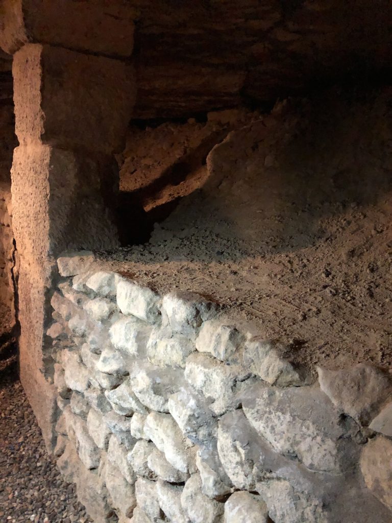 Paris Catacombes pillars