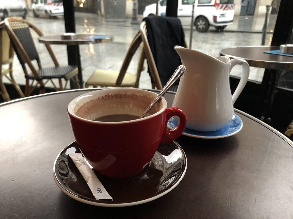 chocolat chaud à l'ancienne on a rainy day