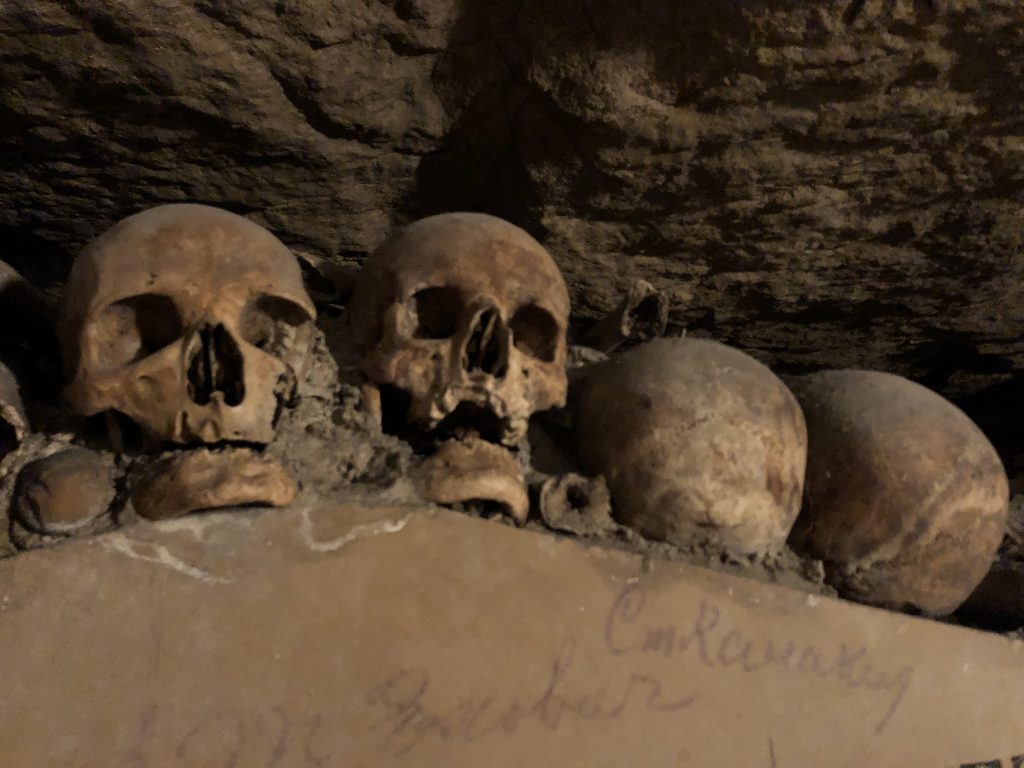 Paris Catacombes skulls lined up