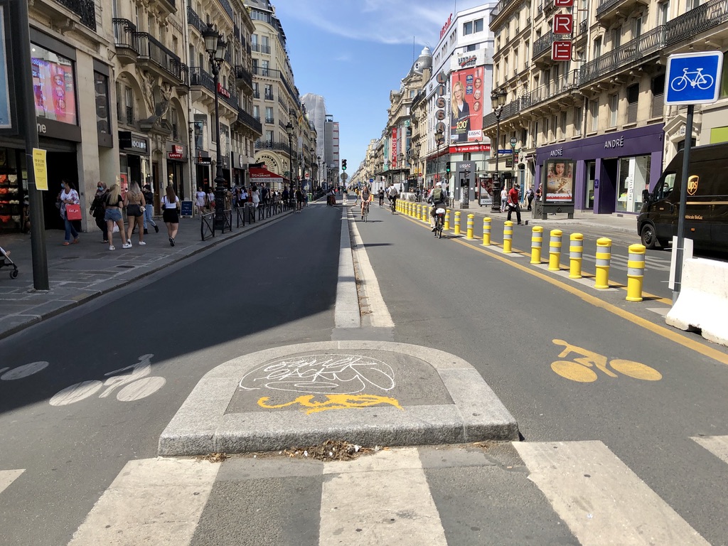new bike lines created on Rue de Rivoli