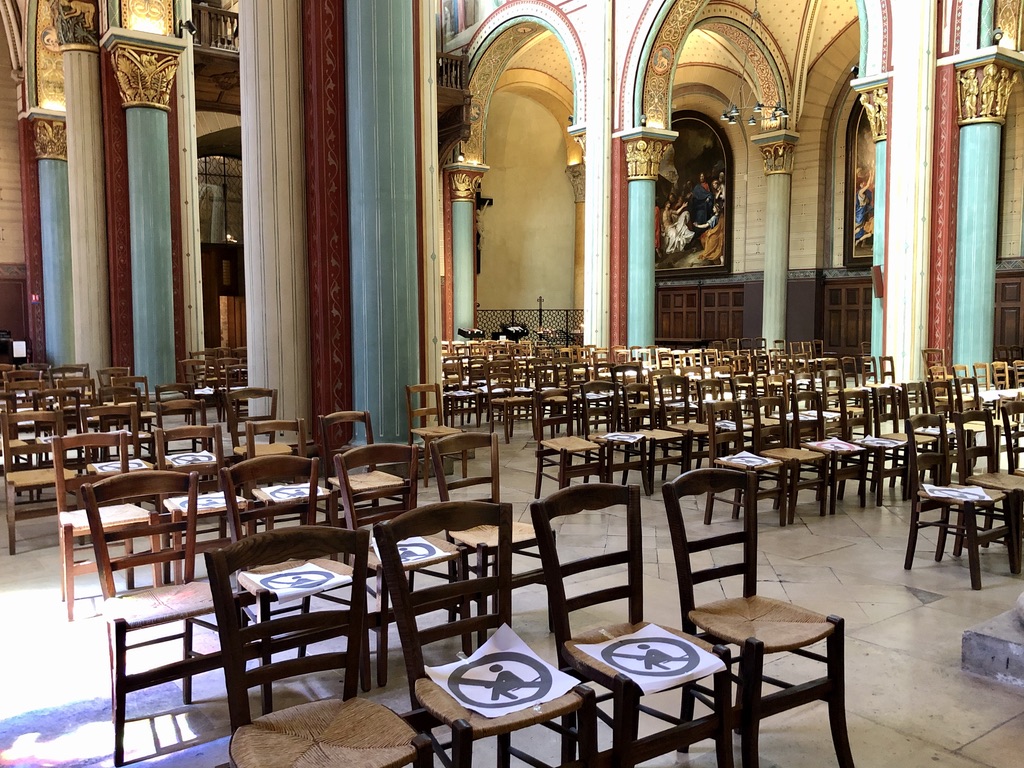 empty seats at Église de Saint Germain des Prés