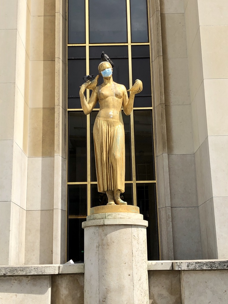 mask on statue at Palais de Chaillot