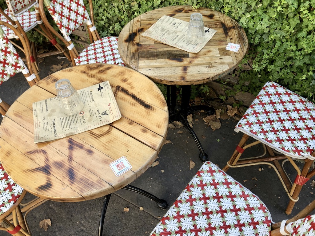 QR code on table to access restaurant menu