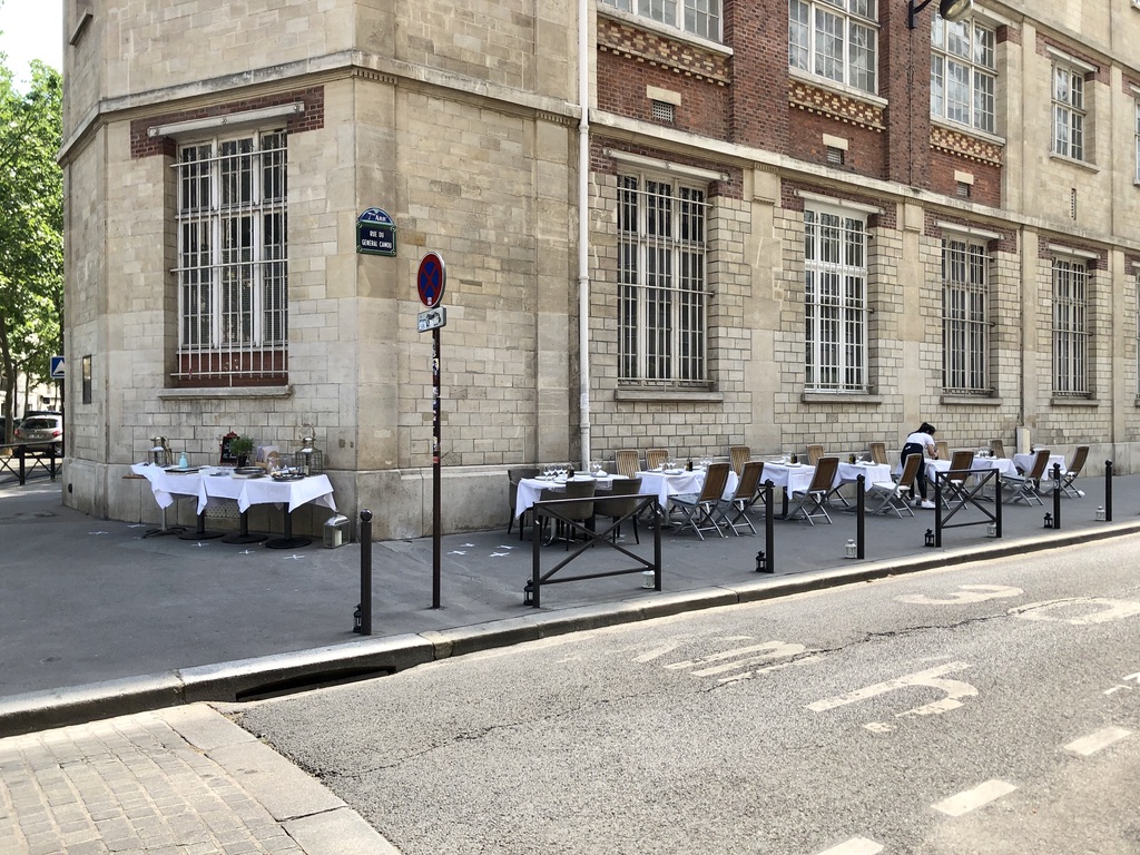 outdoor seating on the sidewalks of Paris during Covid