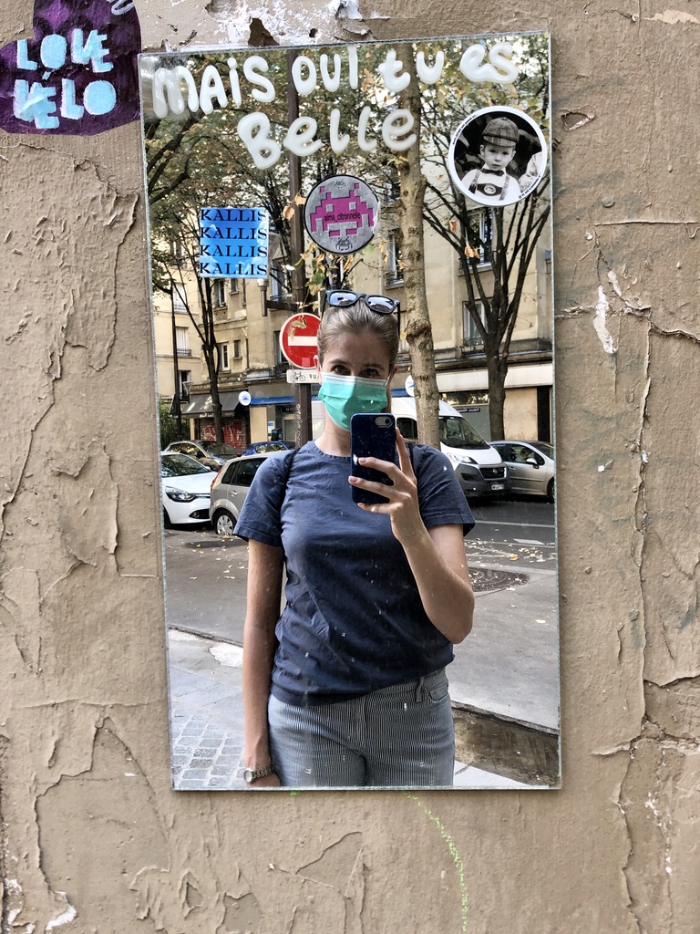 Mais oui tu es belle Paris street art mirror