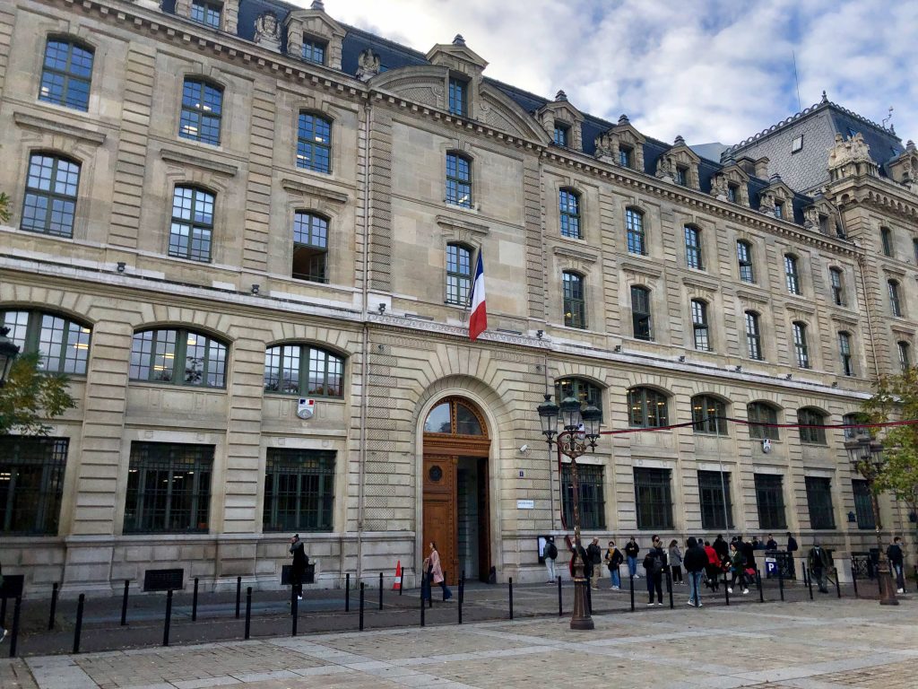 outside of the Paris préfecture