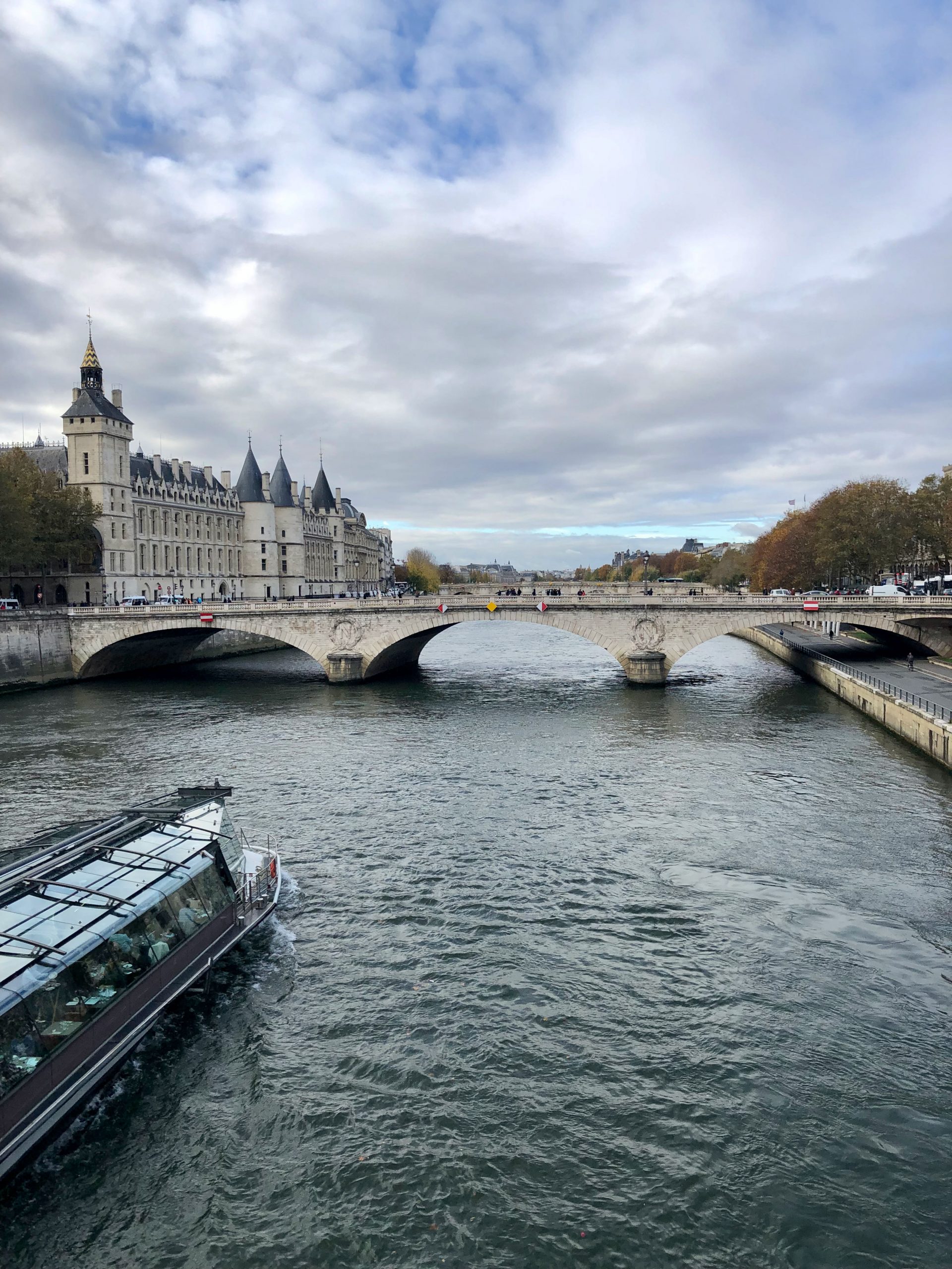 10+ Mistakes Tourists Often Make in Paris