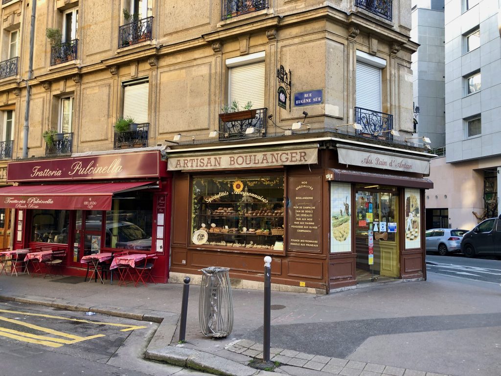 Italian restaurant and bakery next to each other in Paris