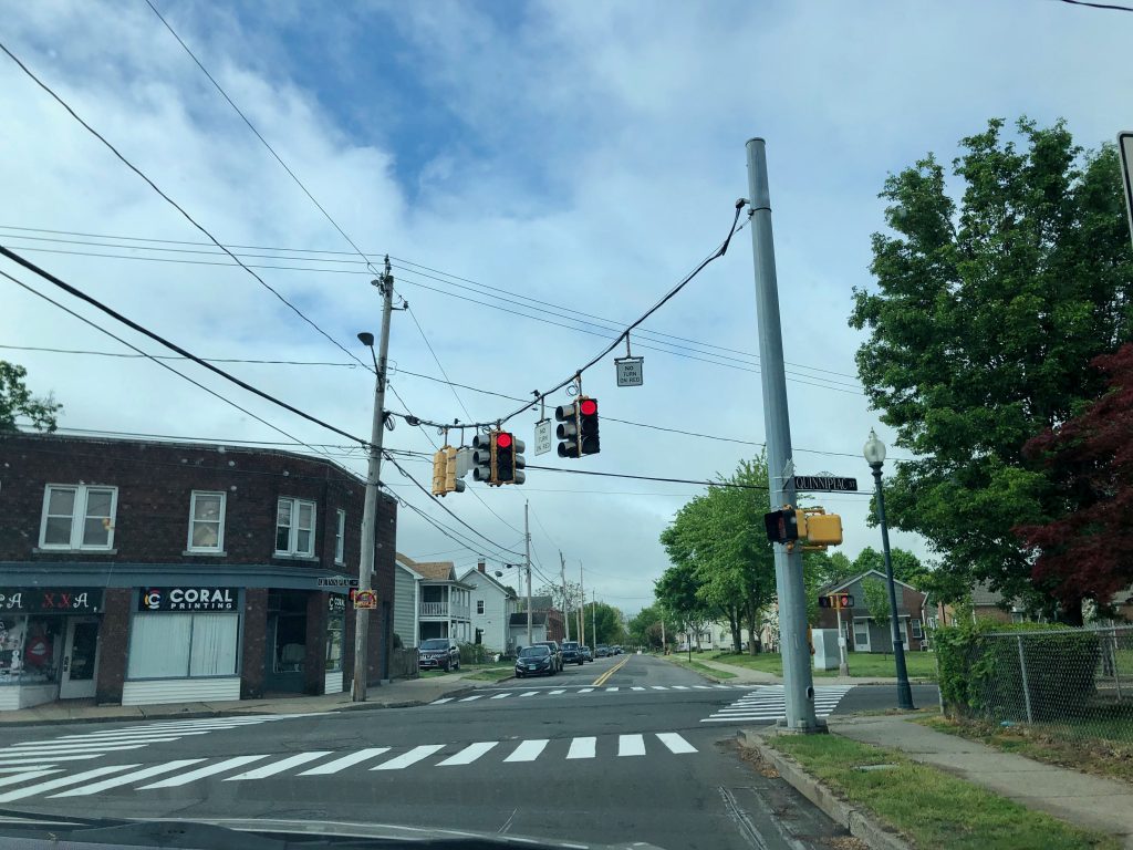 red lights at an intersection in America with a sign: "No turn on red"