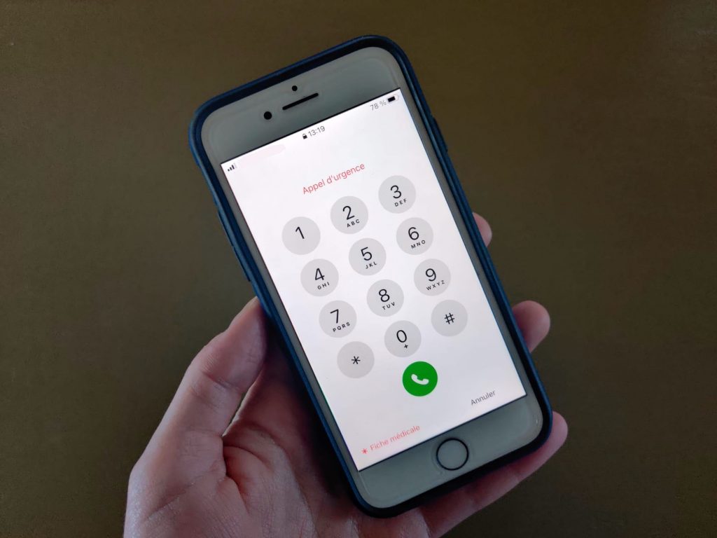 appel d'urgence, emergency call screen on an iphone