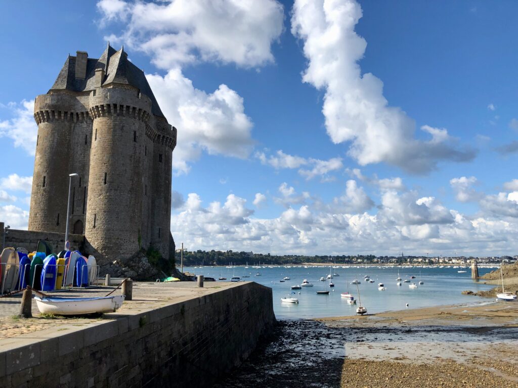 Tour Solidor on la cité d'Aleth, blue sky in the background, low tide