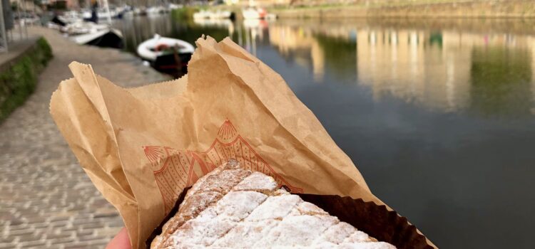 a pie-shaped slice of coûte à thé, an almond-based pastry originating from Brittany, France