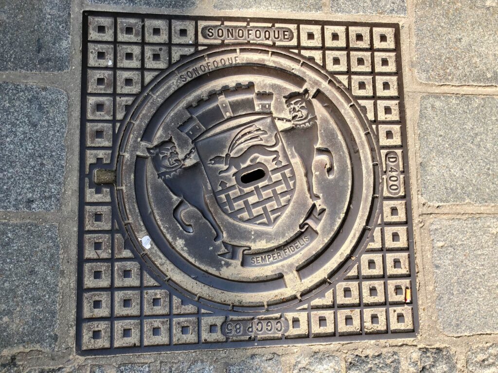 chiens du guet (guard dogs) on the sewer drain in Saint-Malo