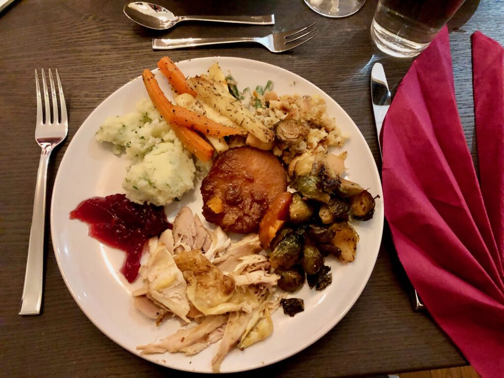 Traditional Thanksgiving plate loaded with food combinations that French people might find strange!