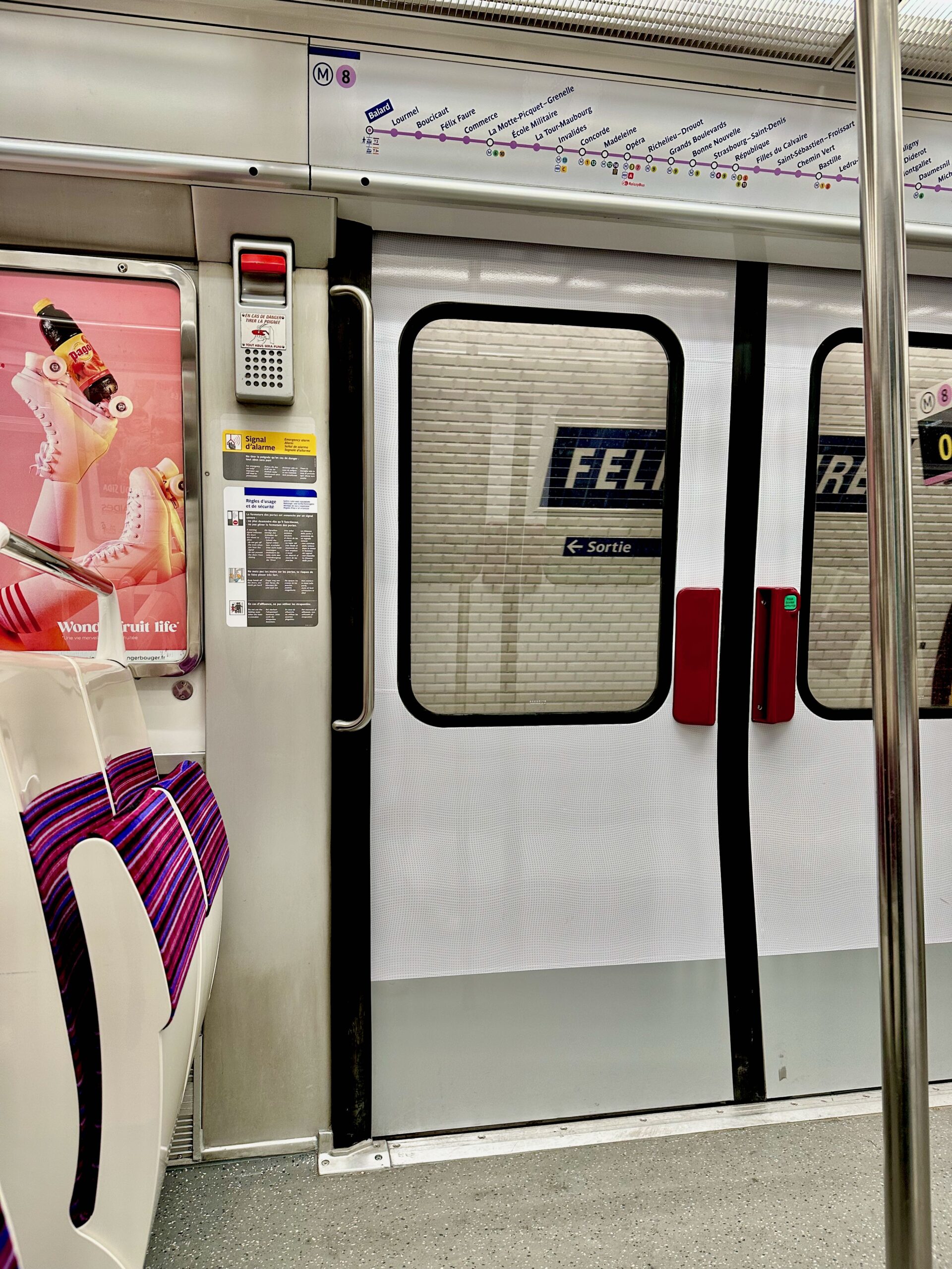 Paris Metro Etiquette