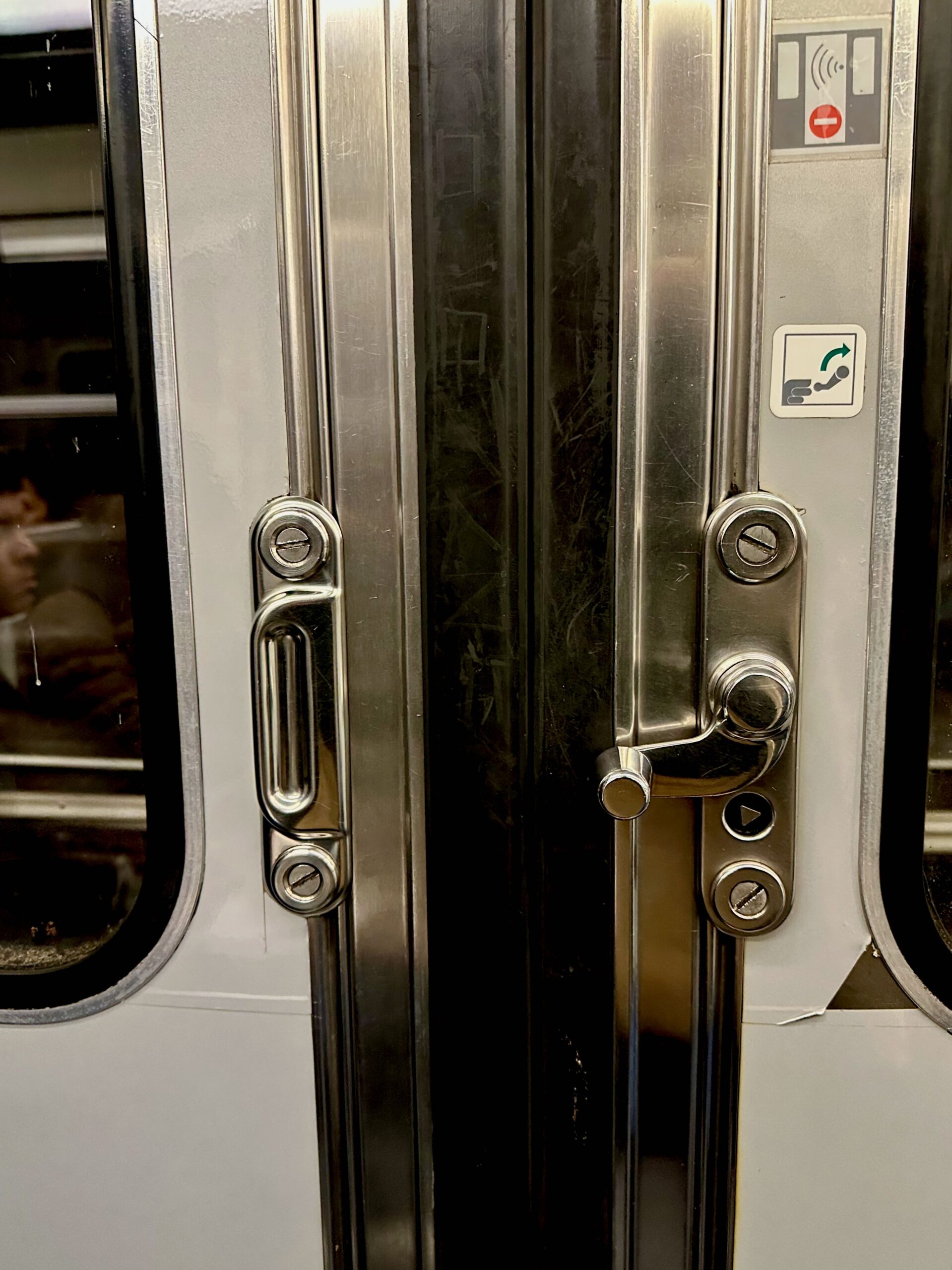Paris Metro Etiquette