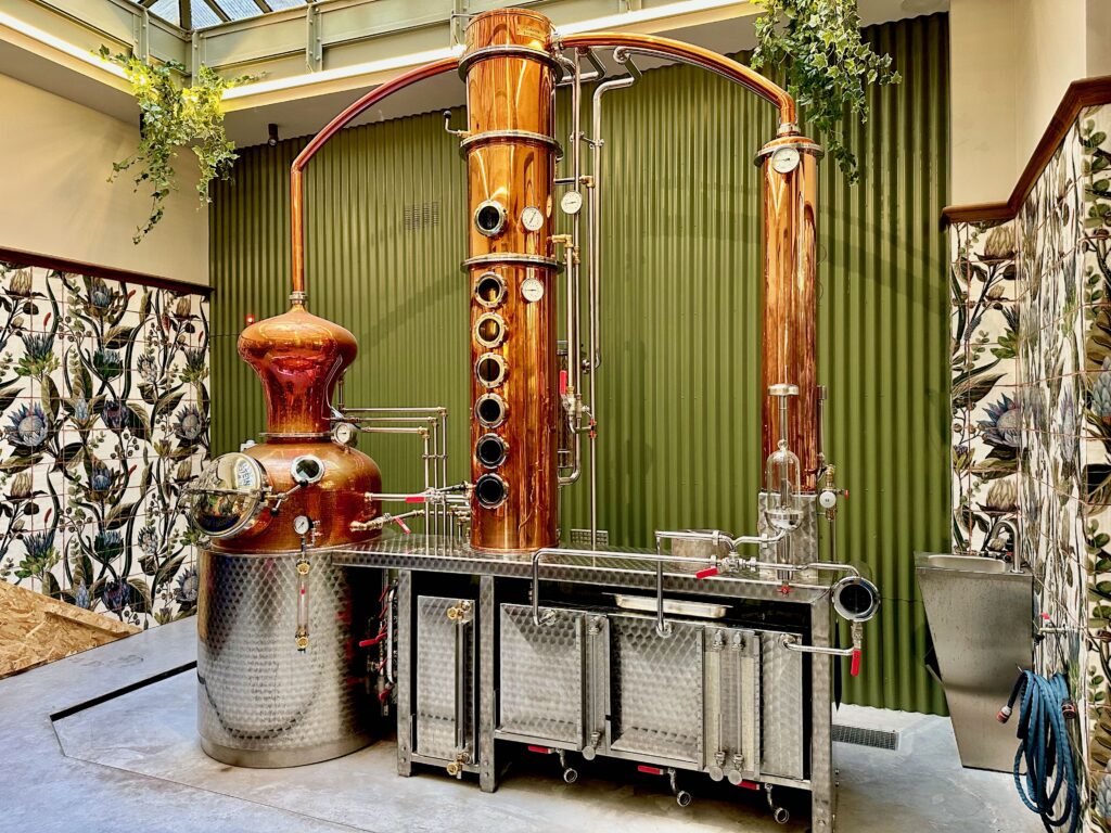 Copper still at La Distillerie de l'Arbre Sec in Paris