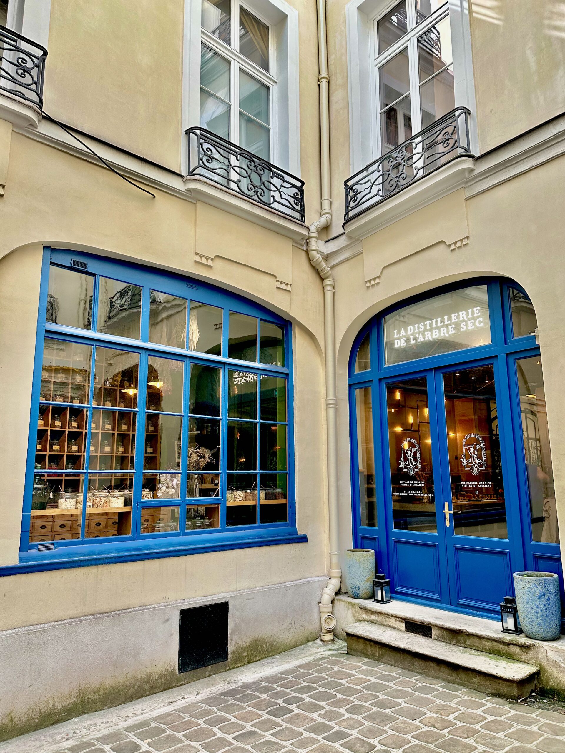 Make Your Own Gin in the Heart of Paris