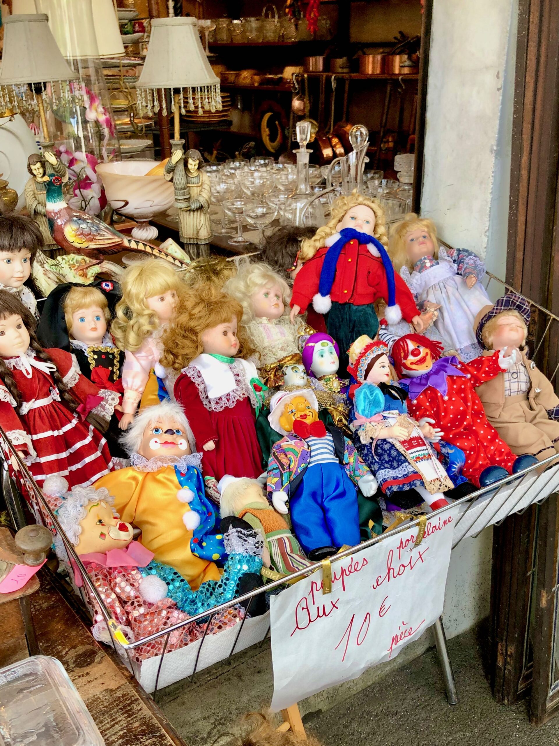 Paris Saint-Ouen Flea Market Guide: What to Expect