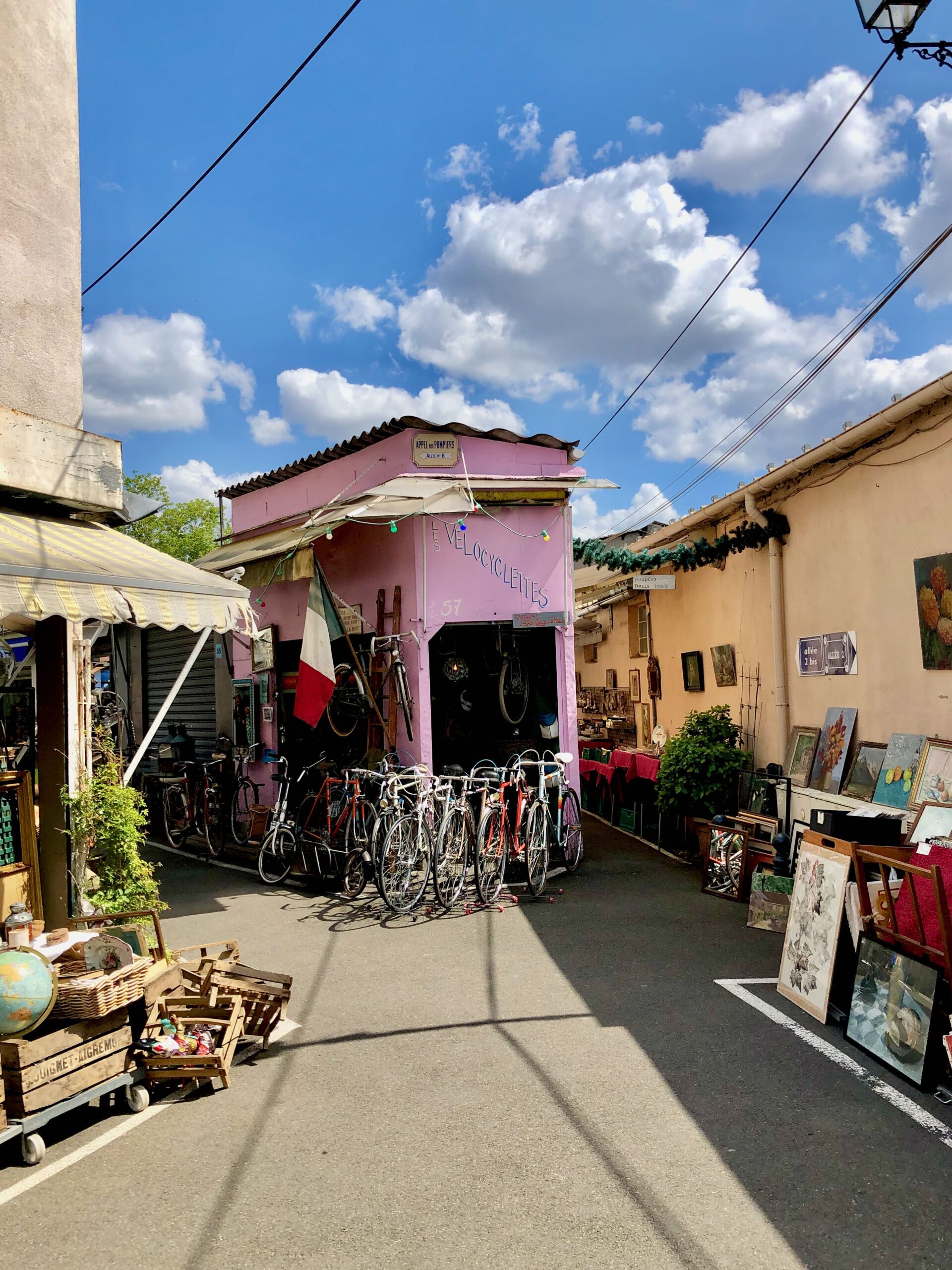 Paris Saint-Ouen Flea Market Guide: What to Expect