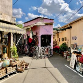 Paris Saint-Ouen Flea Market Guide: What to Expect